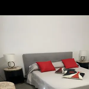  Apartment With Private Courtyard Italy